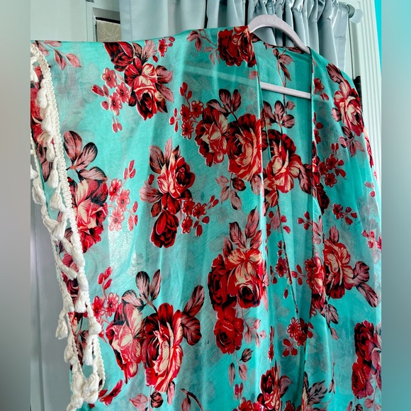 Rich teal/ red floral wrap with beige trim - Picture 3 of 3